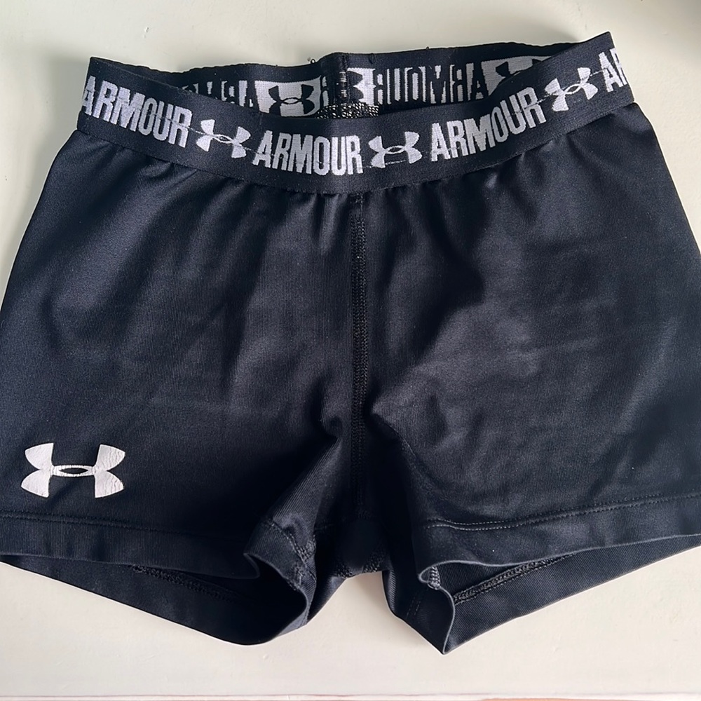 Under armour shorts (girls)